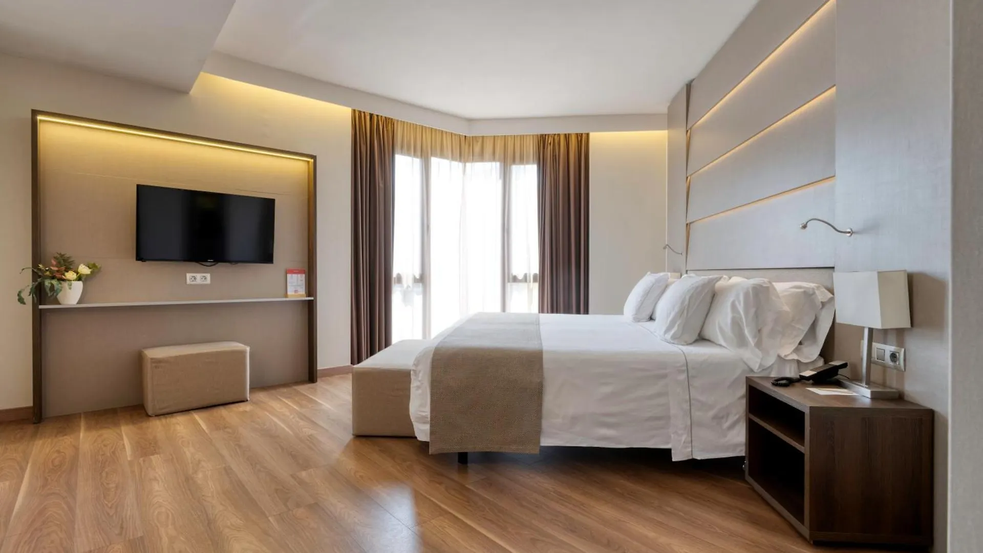 Hotel America Barcelona 4*,